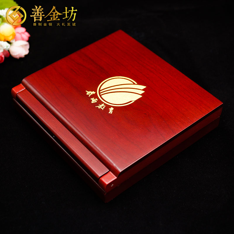江蘇南京春雨教育20周年銀鑲金紀念章_ 銀章制作 紀念章制作 紀念章制作 制作紀念章 定做紀念章 定做銀章 紀念章定制 周年慶典 員工福利